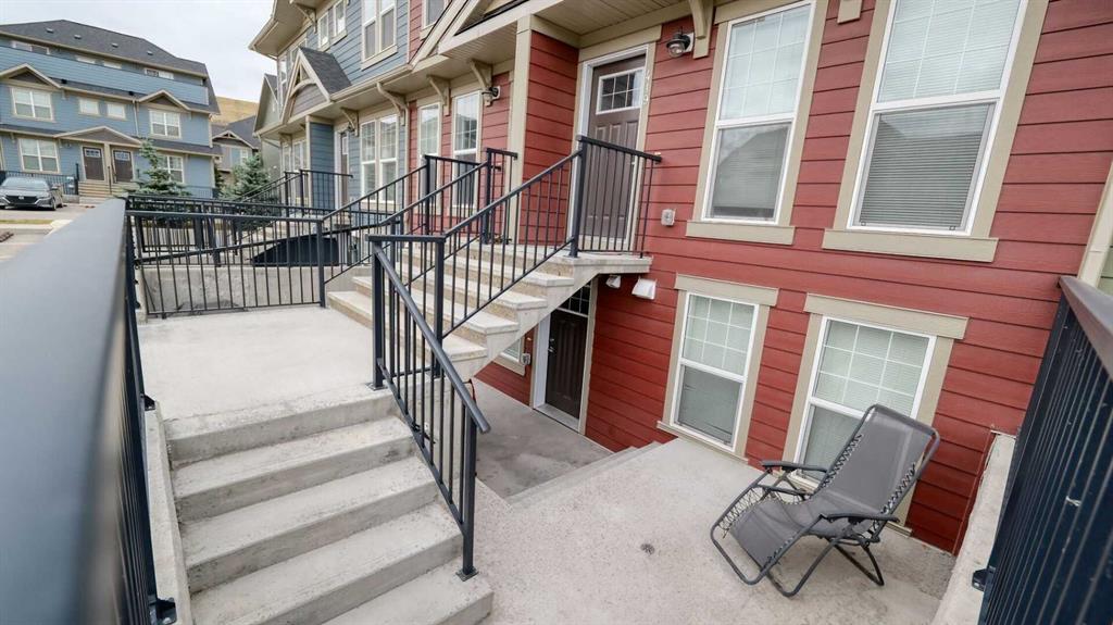417 Cranbrook Square SE photo 2