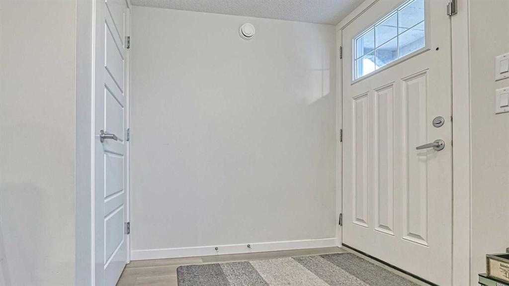 417 Cranbrook Square SE photo 3