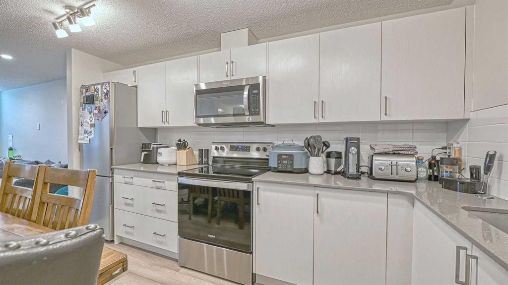 417 Cranbrook Square SE photo 5