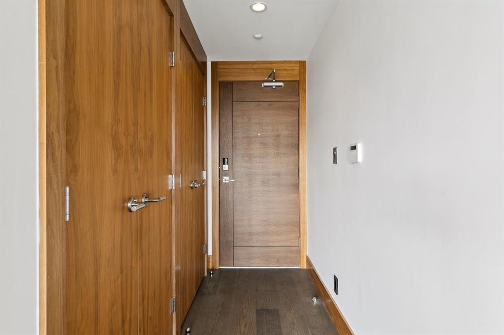 738 1 Avenue SW #606 photo 3