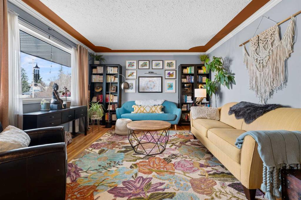 223 45 Street SW photo 3