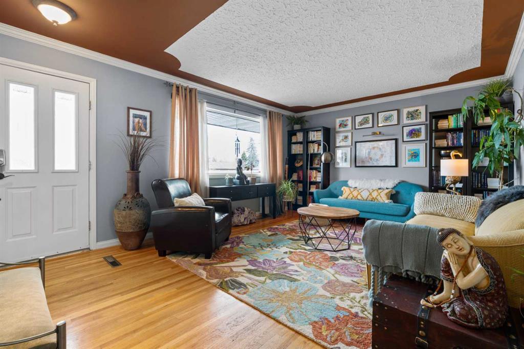 223 45 Street SW photo 4