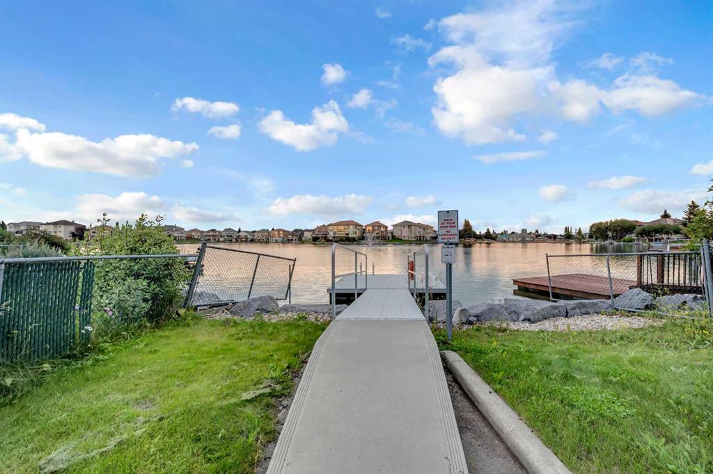 208 Coral Shores Bay NE photo 4