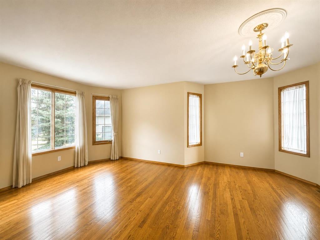59 Edgebrook Circle NW photo 2