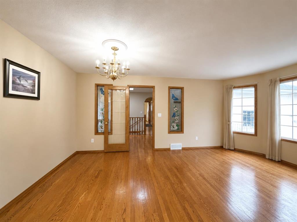 59 Edgebrook Circle NW photo 3