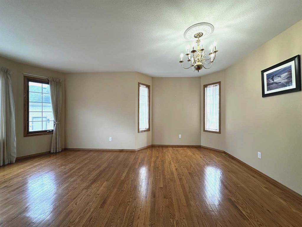59 Edgebrook Circle NW photo 4