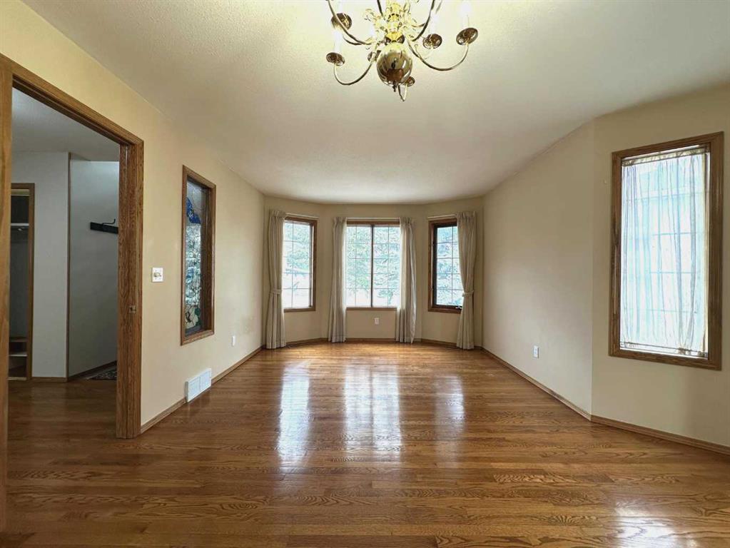 59 Edgebrook Circle NW photo 5