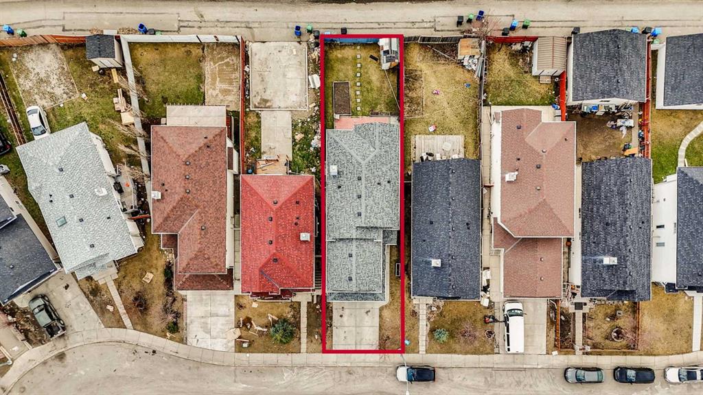 75 Taralea Crescent NE photo 2