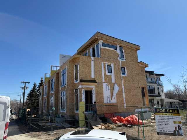 1917 25 Avenue SW photo 2