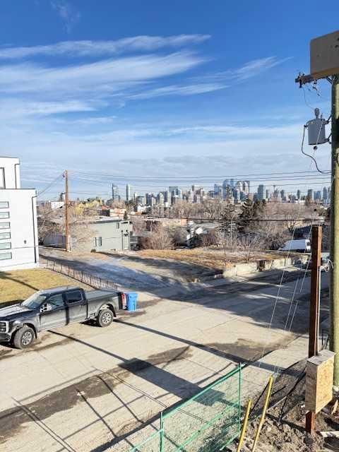 1917 25 Avenue SW photo 3