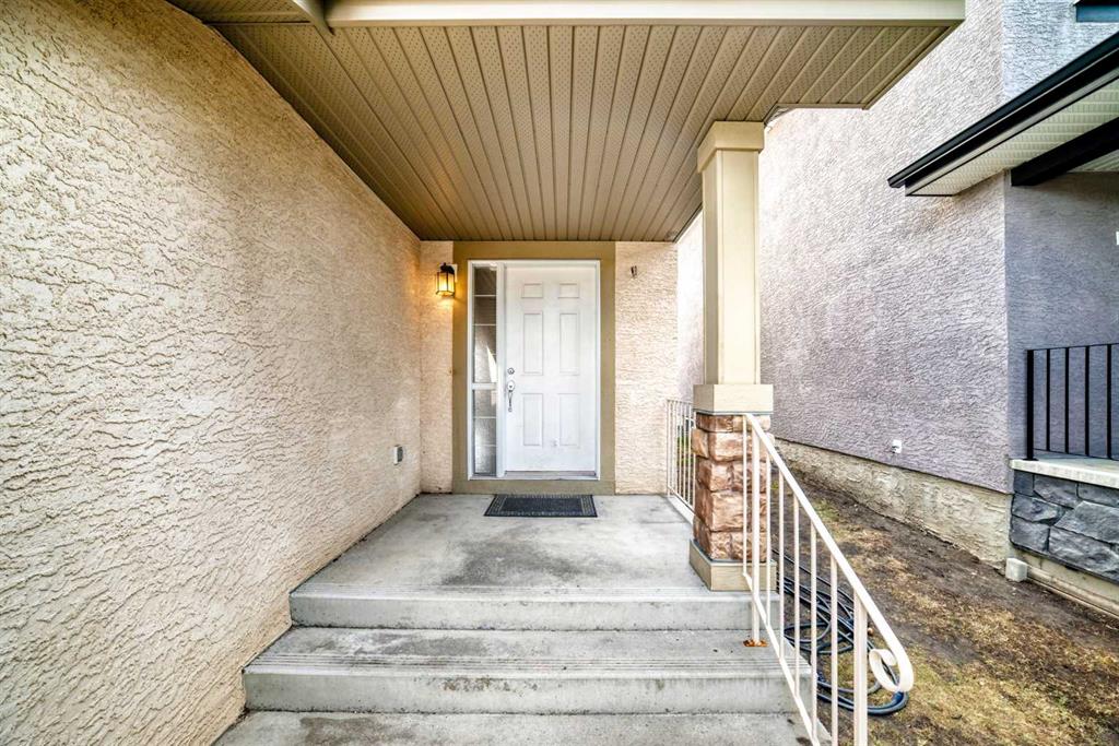 264 Everwillow Green SW photo 4