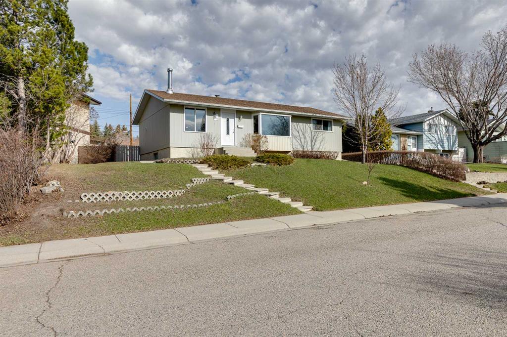 248 Huntcroft Road NE photo 2