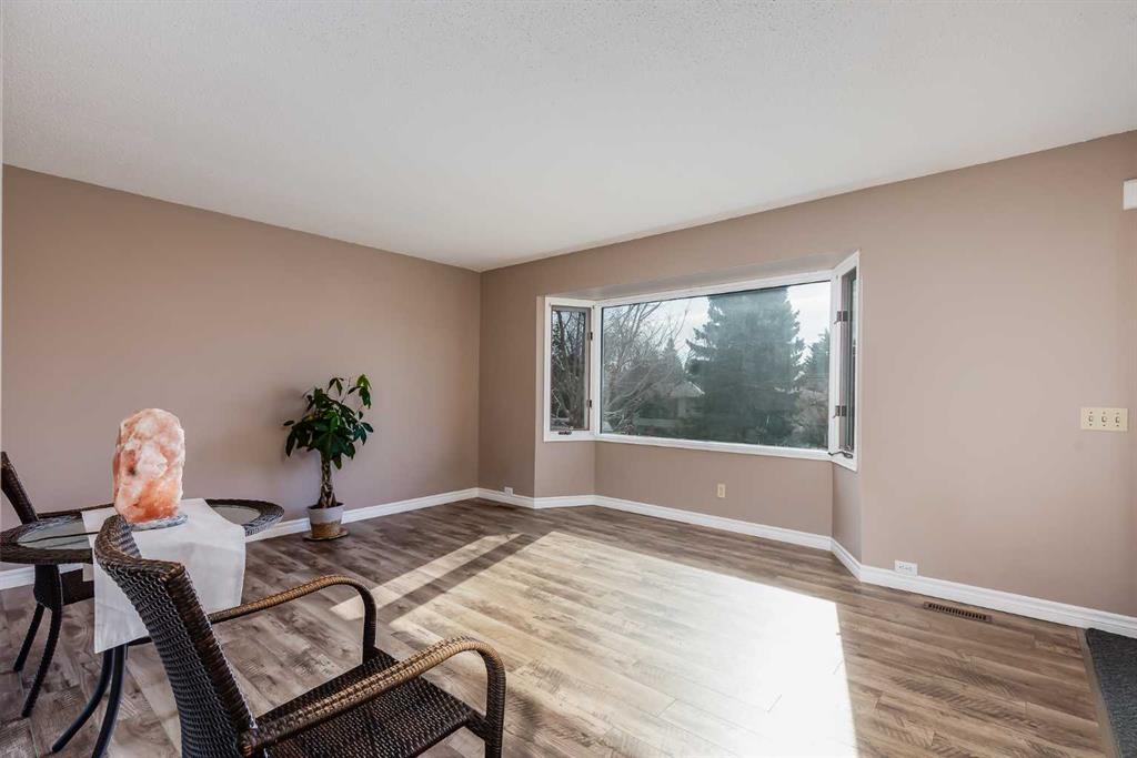 248 Huntcroft Road NE photo 5