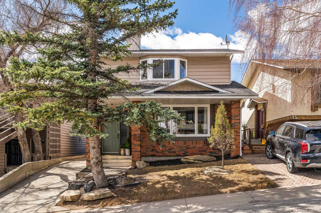 11 Coach Manor Rise SW