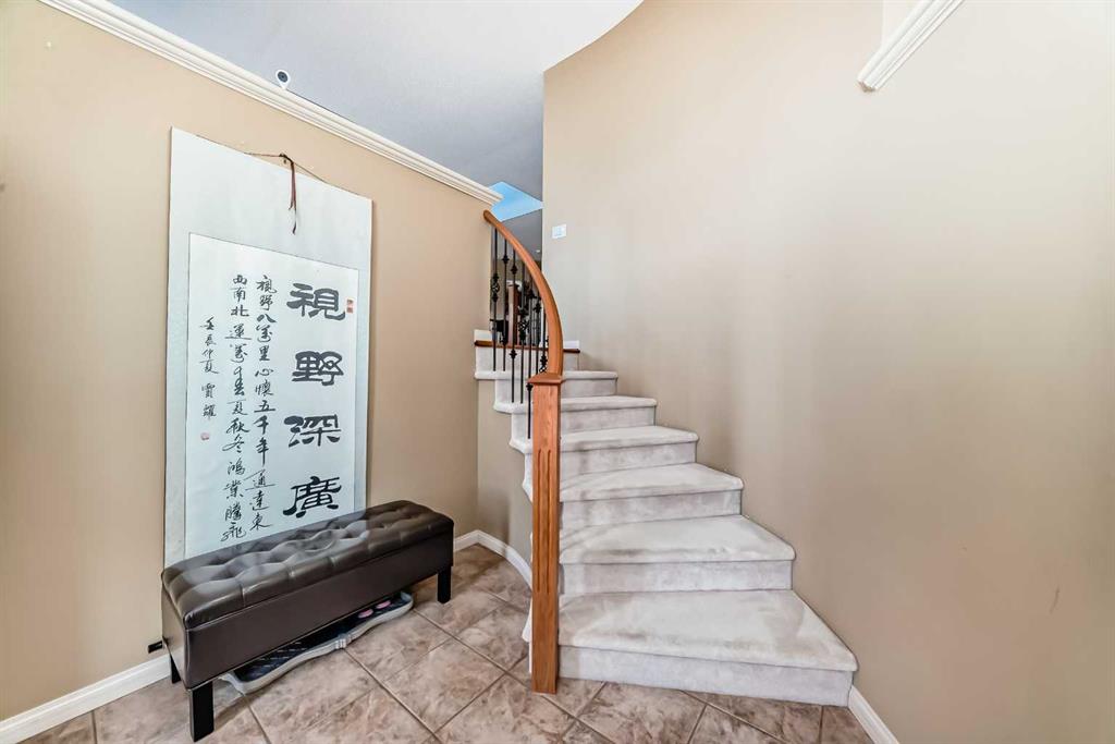92 Hamptons Drive NW photo 3
