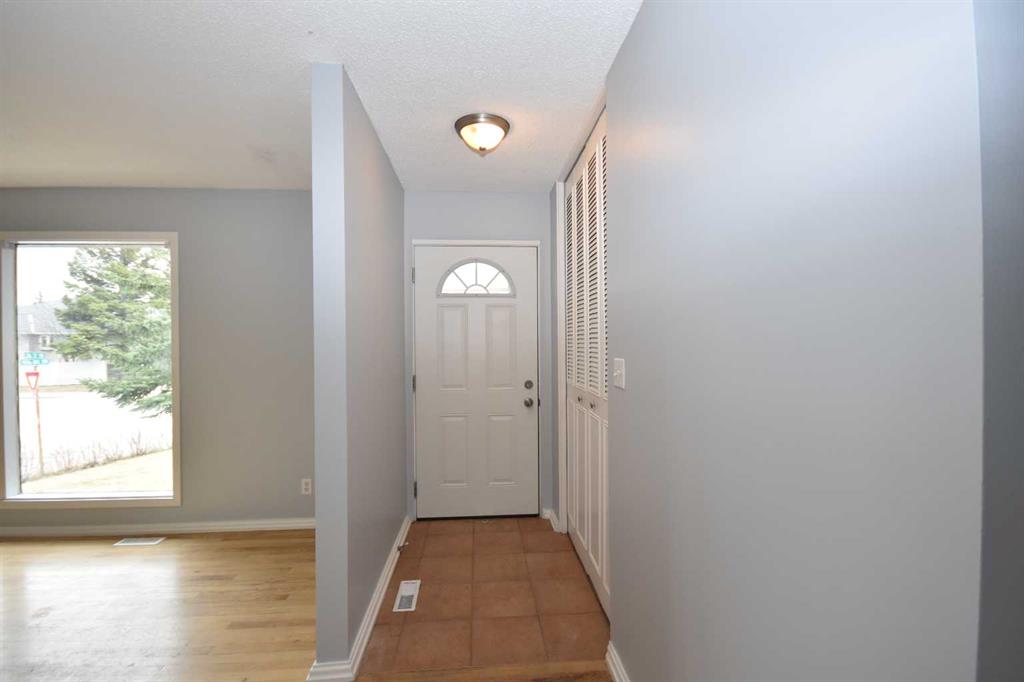 2604 106 Avenue SW photo 5
