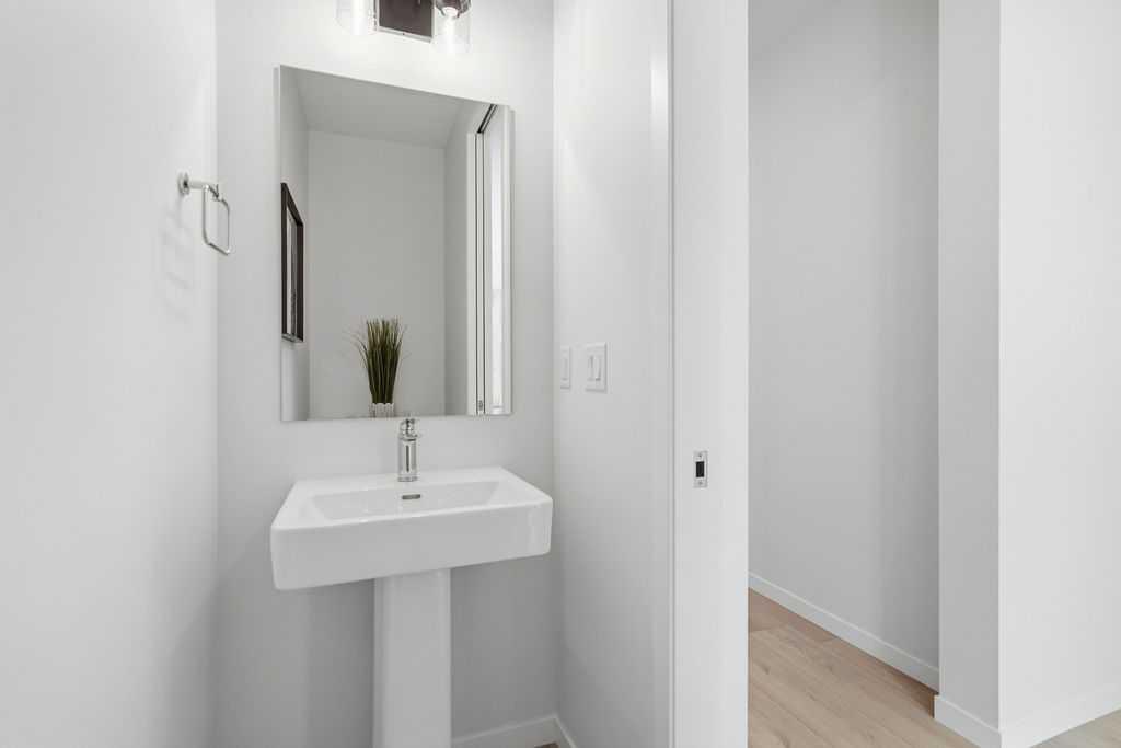 259 Marnot Grove NW photo 3