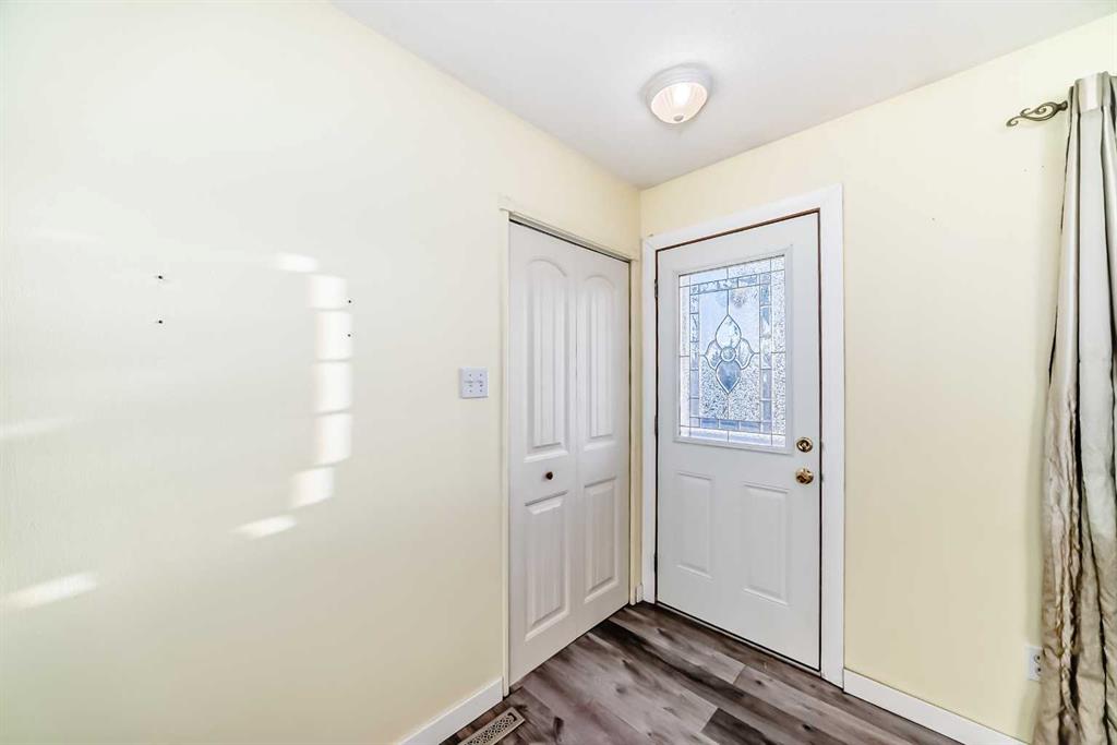 1511 43 Street SE photo 5