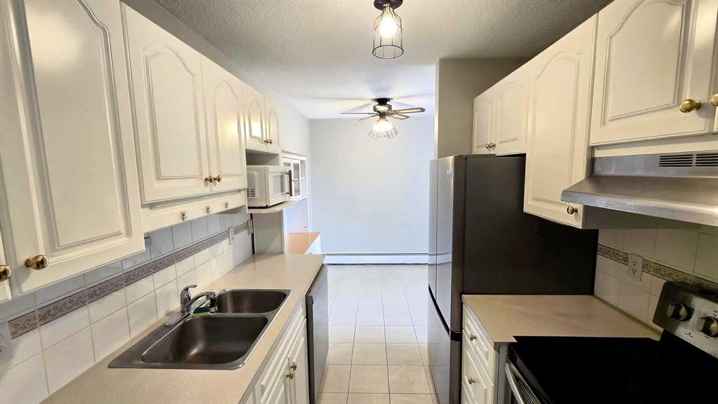 315 Heritage Drive SE #112 photo 3