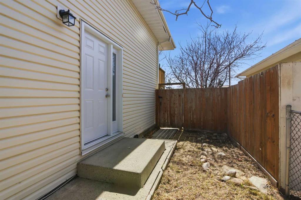 6333 24 Avenue NE photo 2