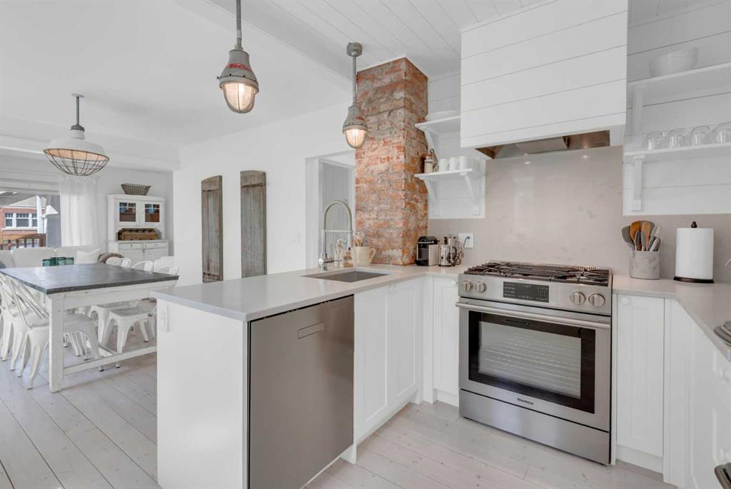 1312 4 Street NW photo 4