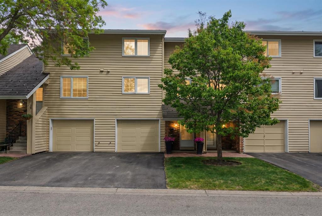 322 Point Mckay Gardens NW