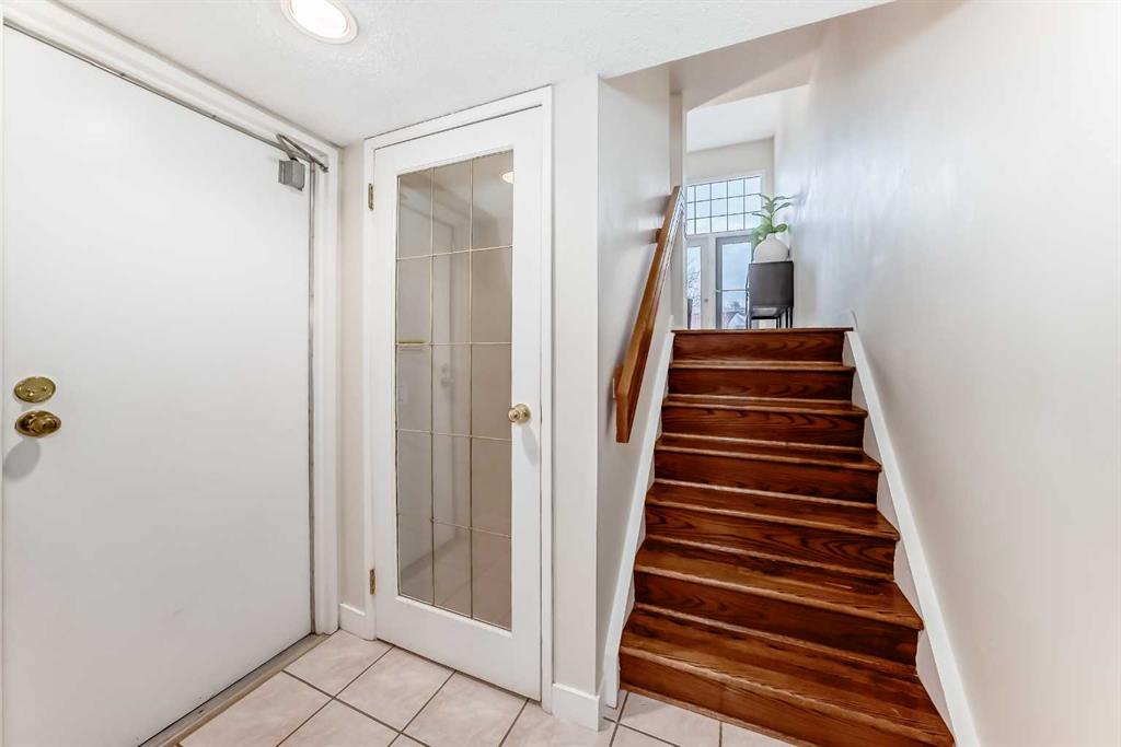 322 Point Mckay Gardens NW photo 3