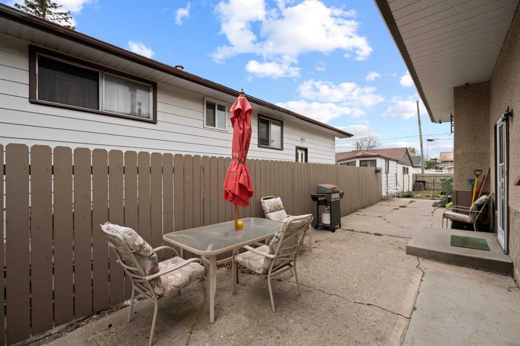 1521 44 Street SE photo 4