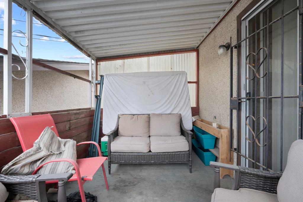 1521 44 Street SE photo 5