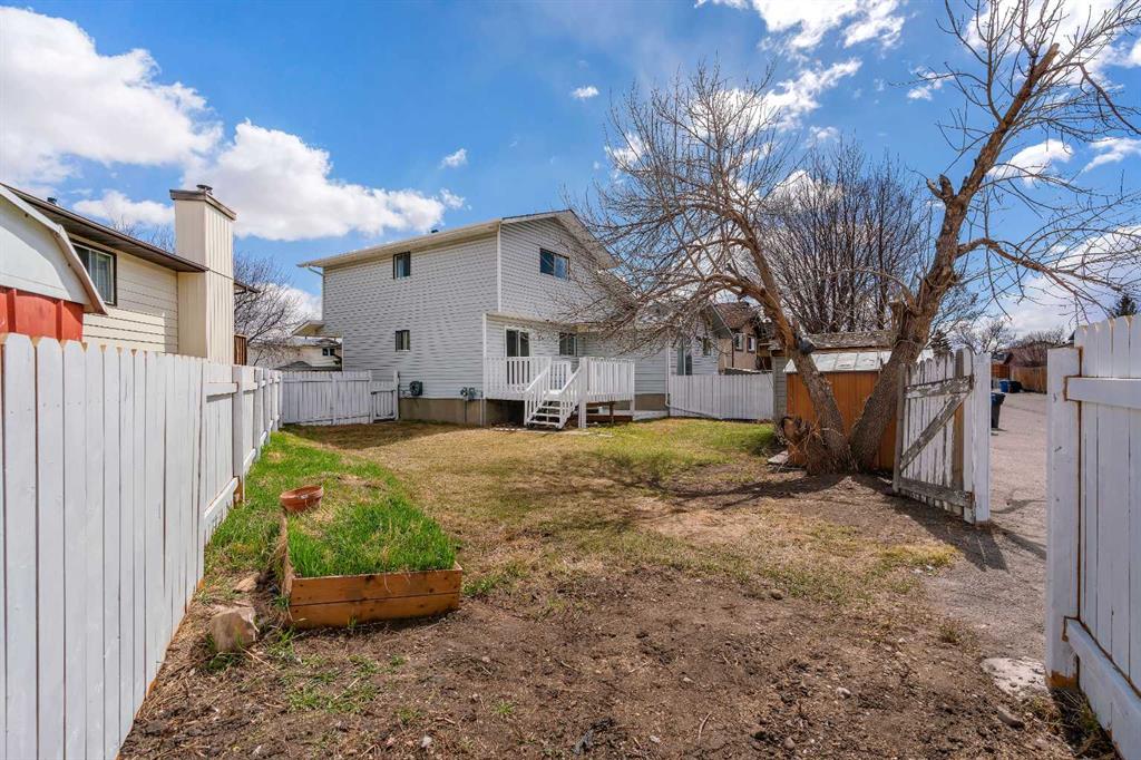 68 Templeson Crescent NE photo 2
