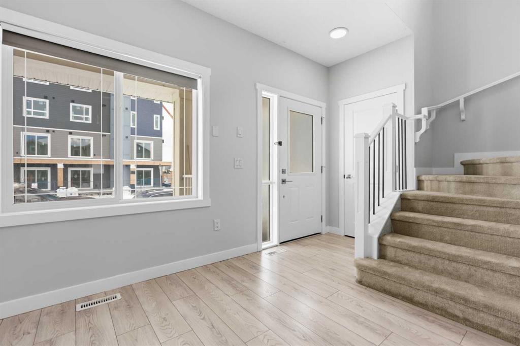 68 Cornerbrook View NE photo 5