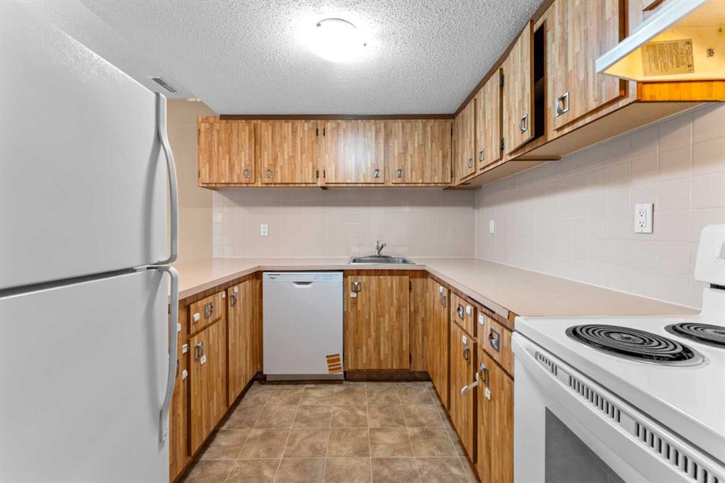 2200 Woodview Drive SW #1202 photo 4