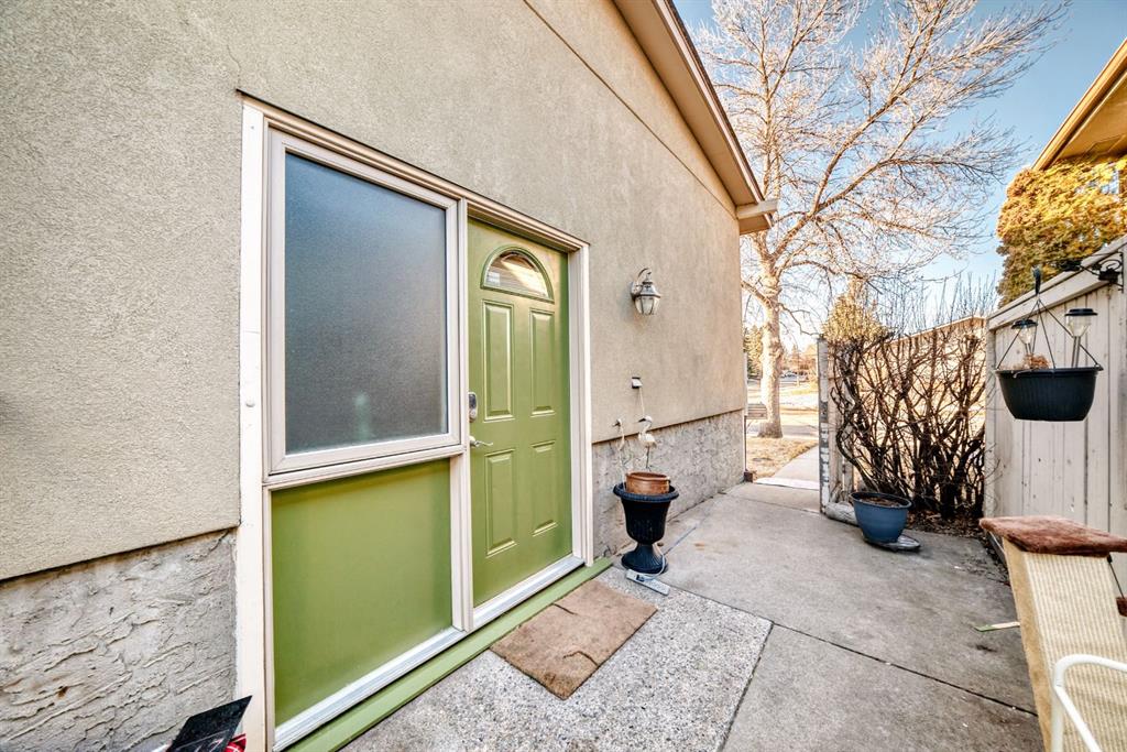 274 Templeview Way NE photo 2