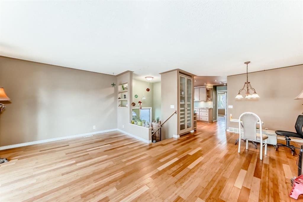274 Templeview Way NE photo 4