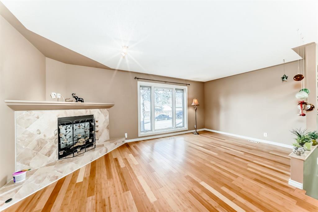 274 Templeview Way NE photo 5