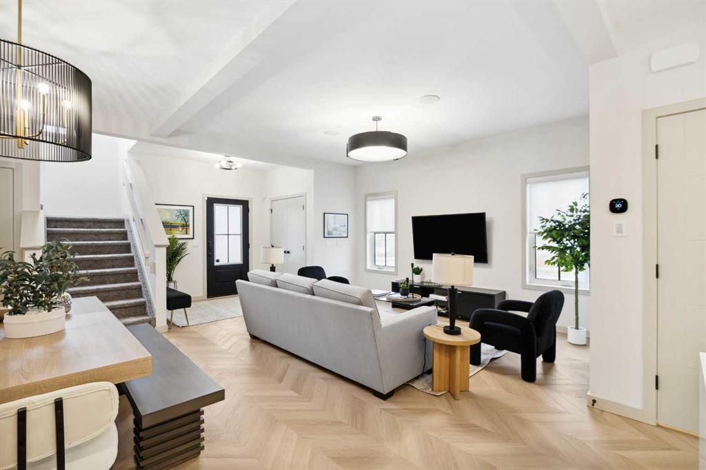 902 Chinook Winds Meadow SW photo 3