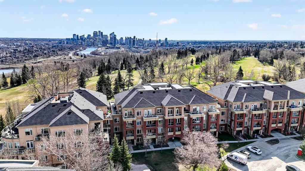 14 Hemlock Crescent SW #7304