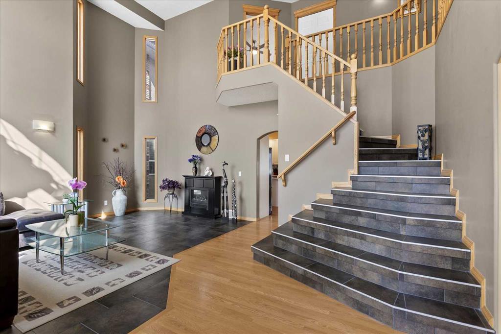 123 Schiller Crescent NW photo 3