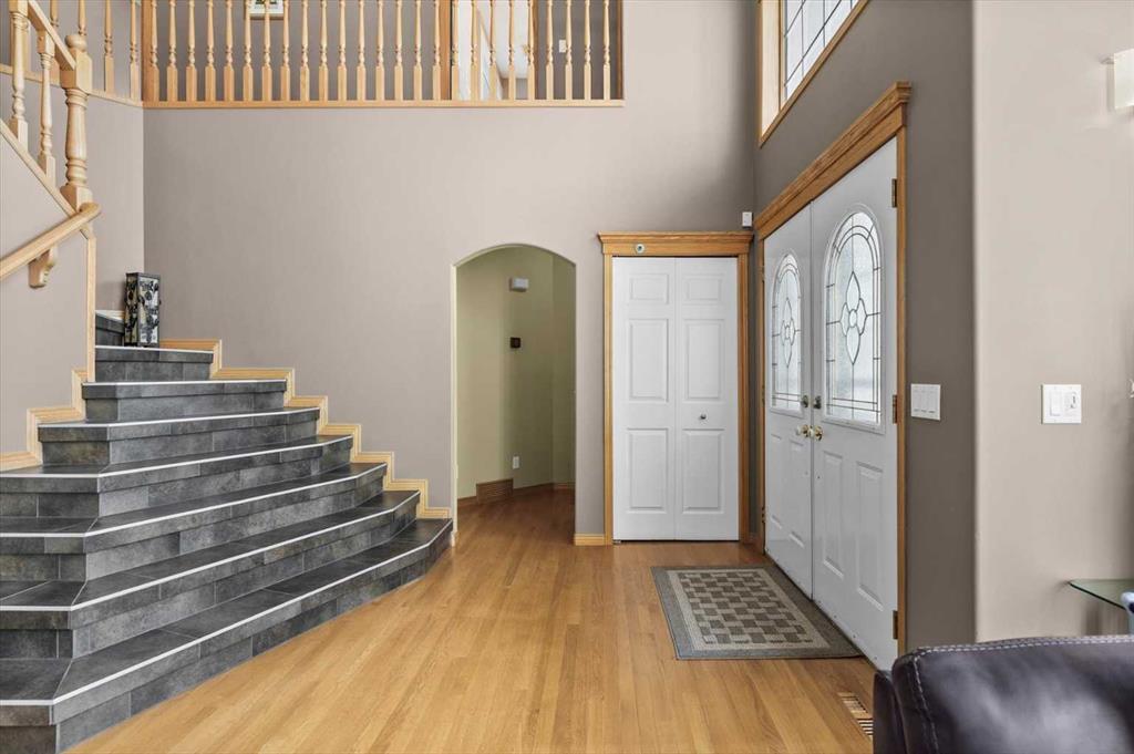 123 Schiller Crescent NW photo 4