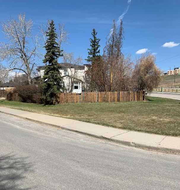 2103 Mackay Road NW photo 4