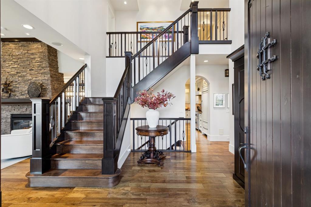 4315 17 Street SW photo 3