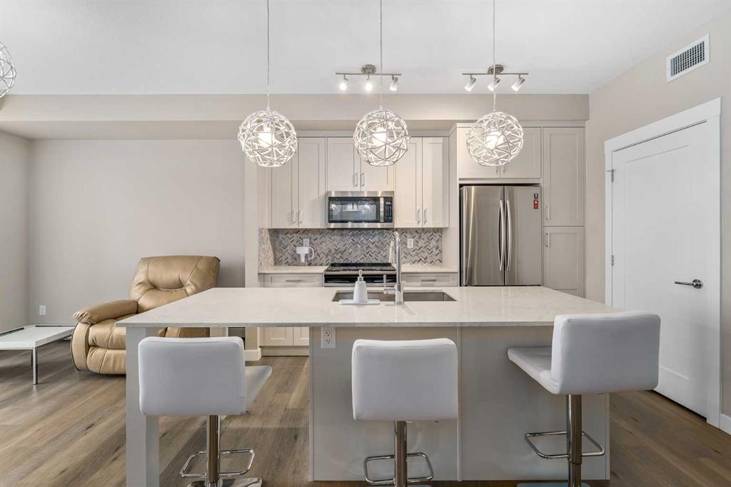 35 Walgrove Walk SE #410 photo 2