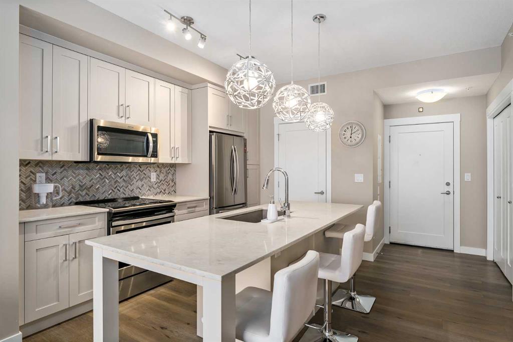 35 Walgrove Walk SE #410 photo 3