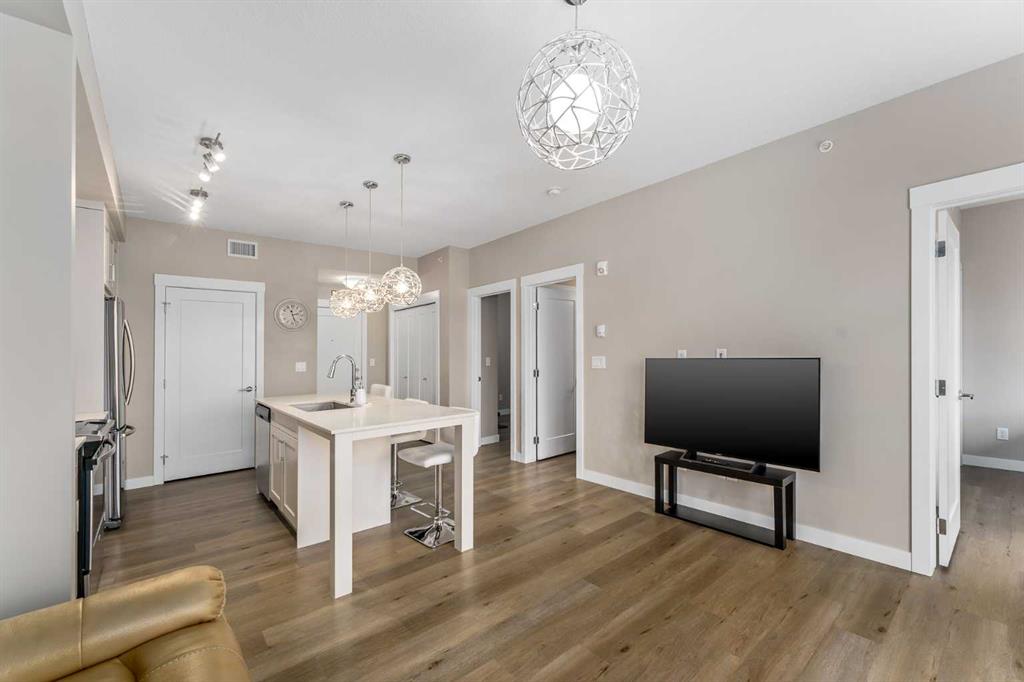 35 Walgrove Walk SE #410 photo 4