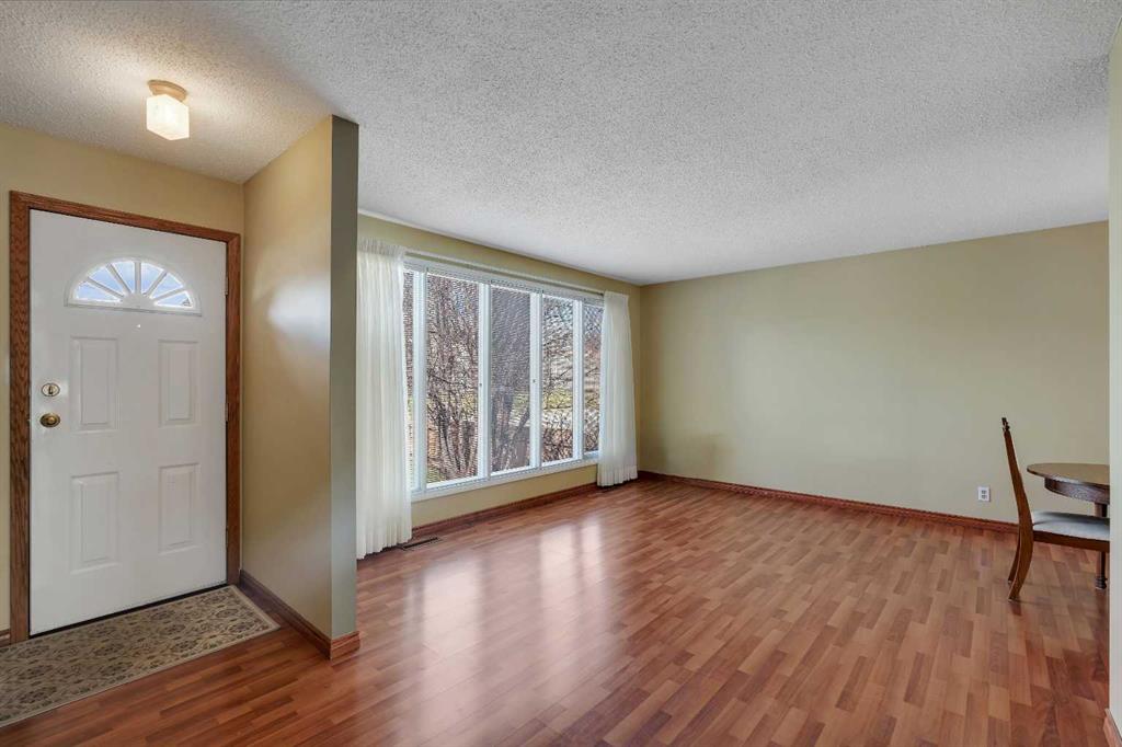 212 Westwood Drive SW photo 3