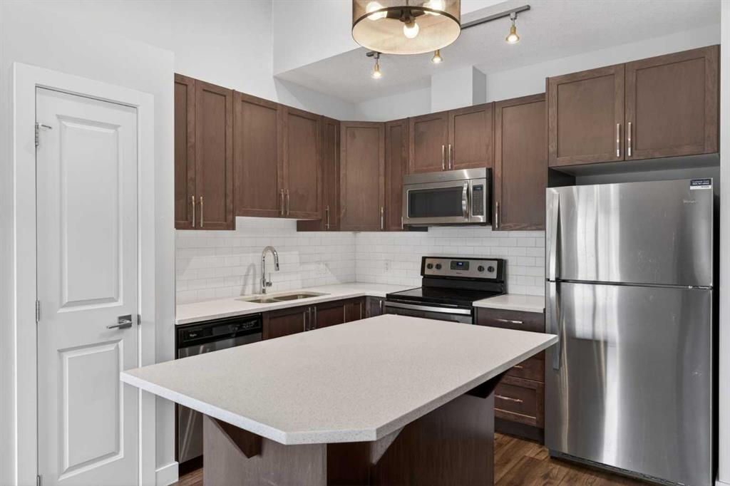 12 Evanscrest Gardens NW photo 4
