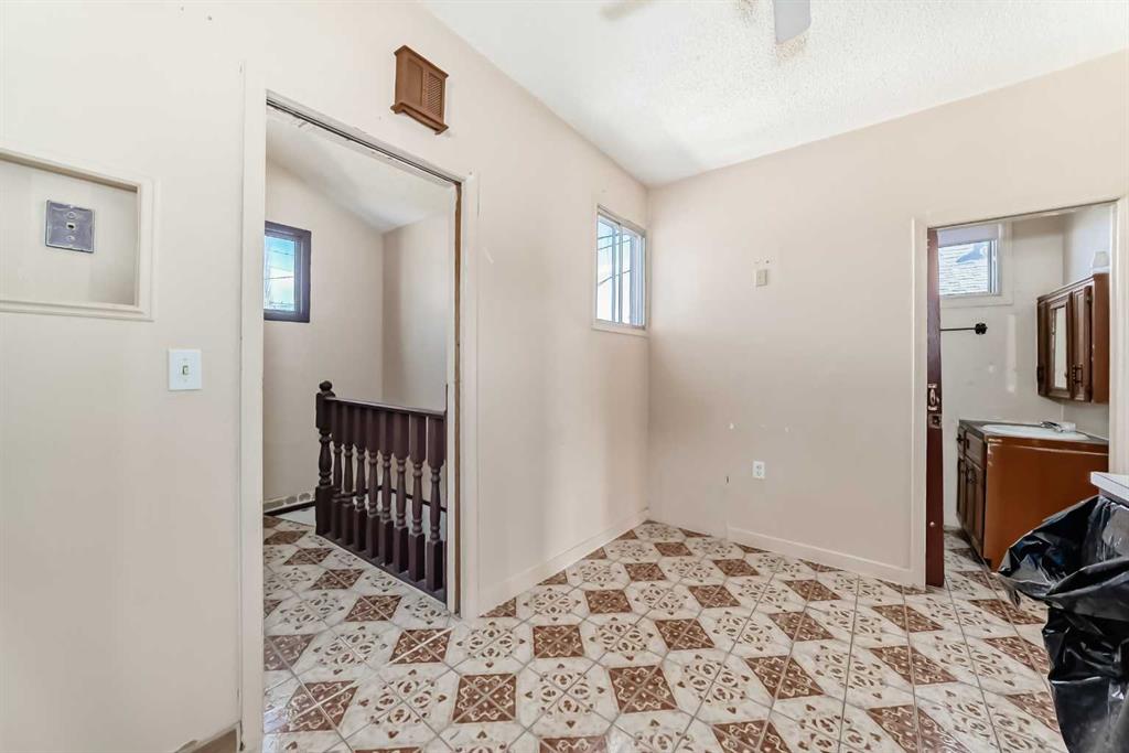112 30 Avenue NE photo 4