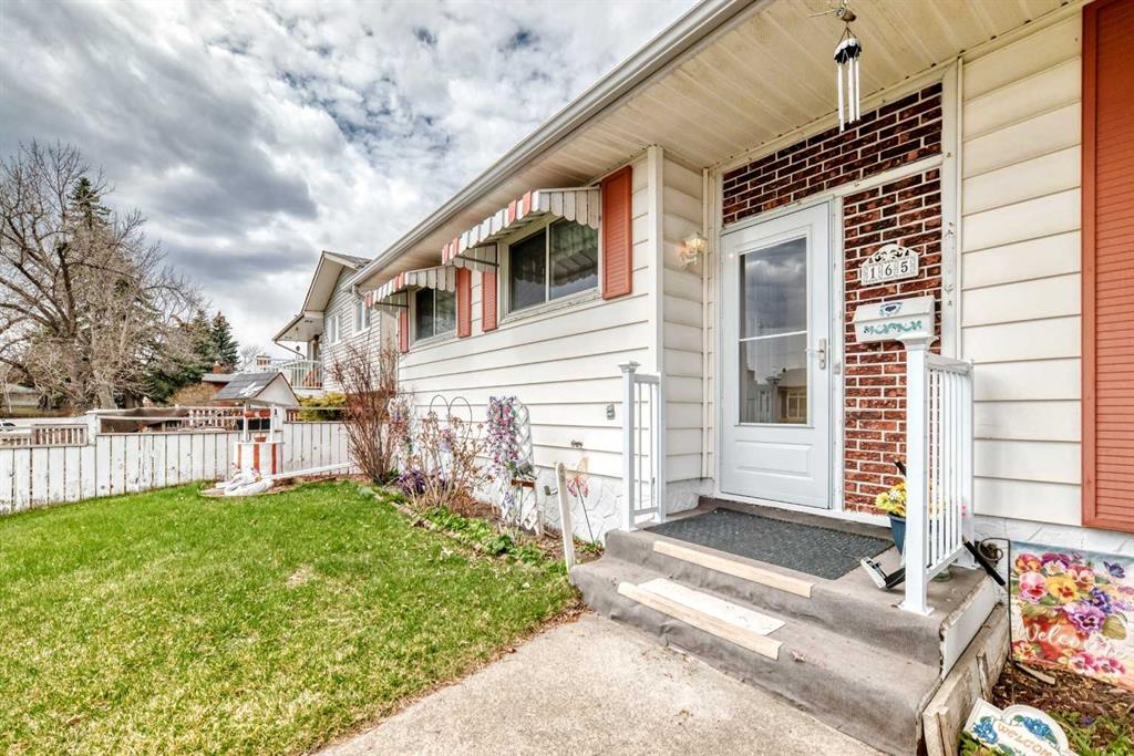 165 Marbrooke Circle NE photo 3
