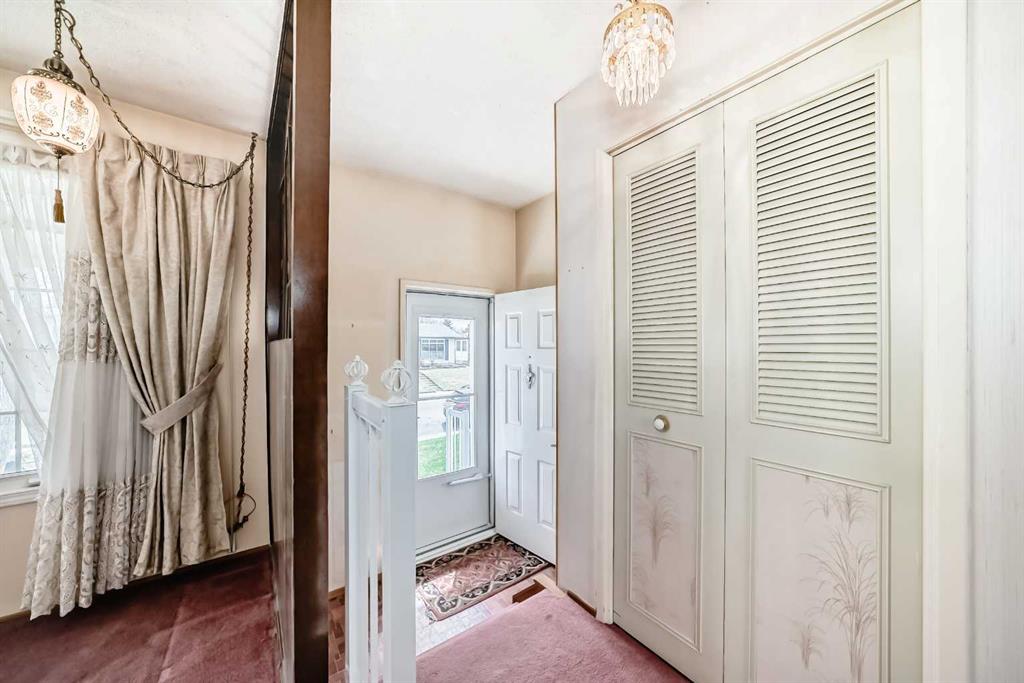 165 Marbrooke Circle NE photo 4