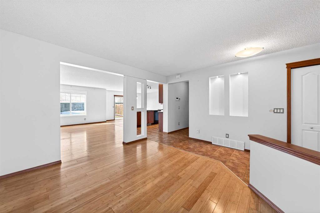 172 Kincora Drive NW photo 4